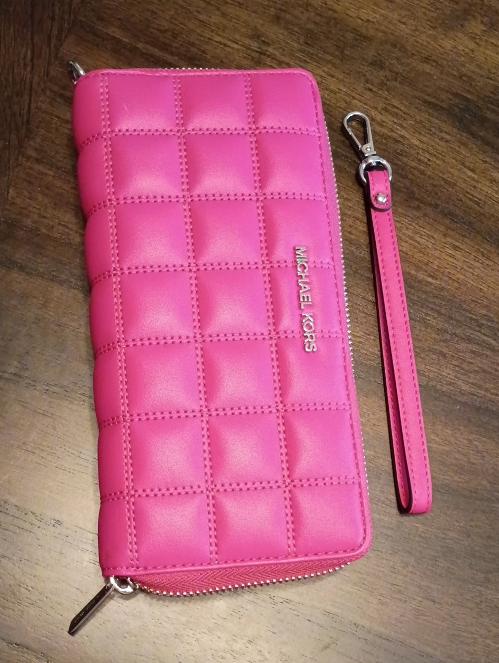 Michael kors large quilted wristlet wallet new